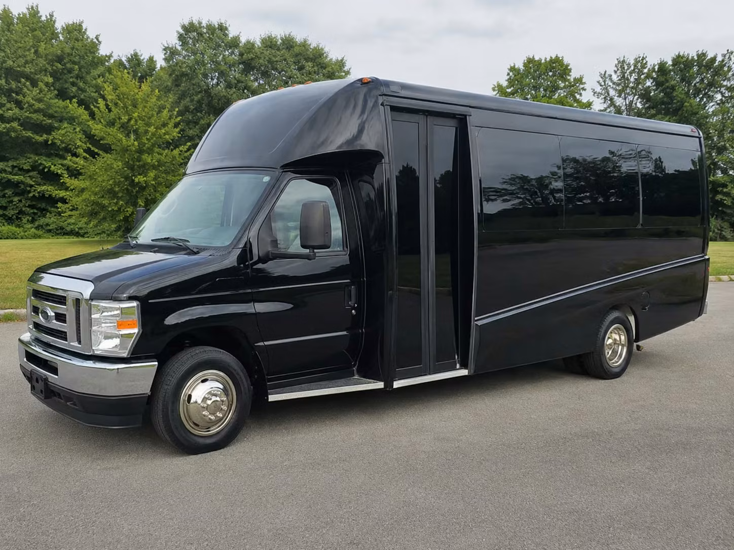 15 passenger minibus