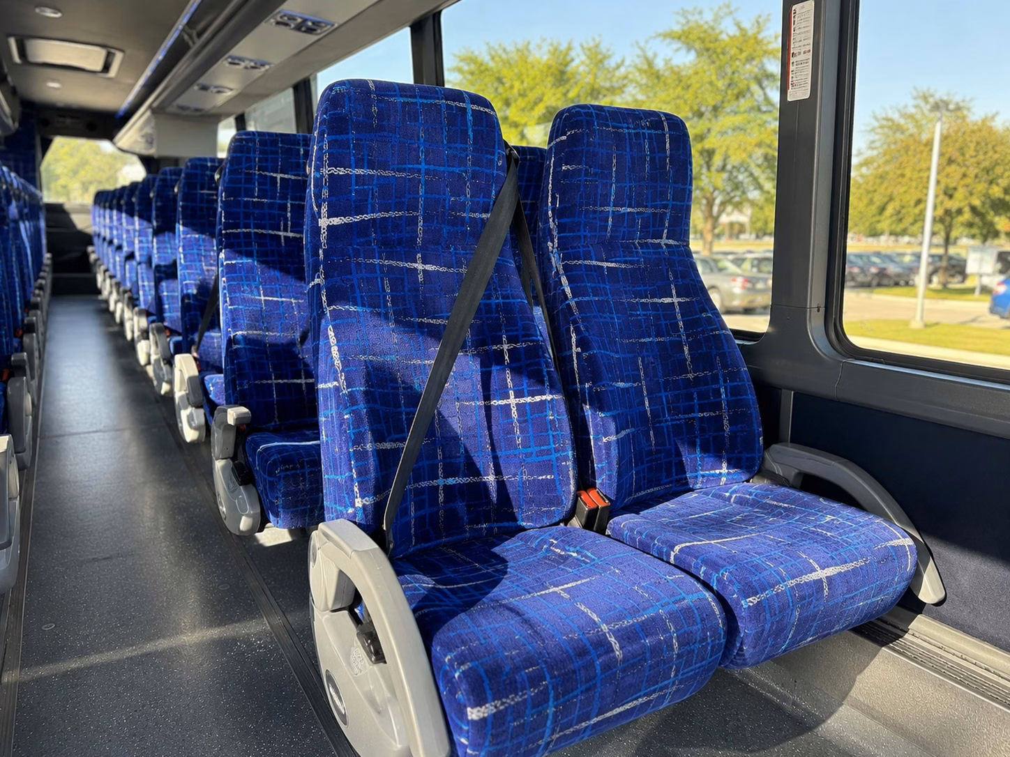 airport pickup shuttles for out of town wedding guests flying into st louis